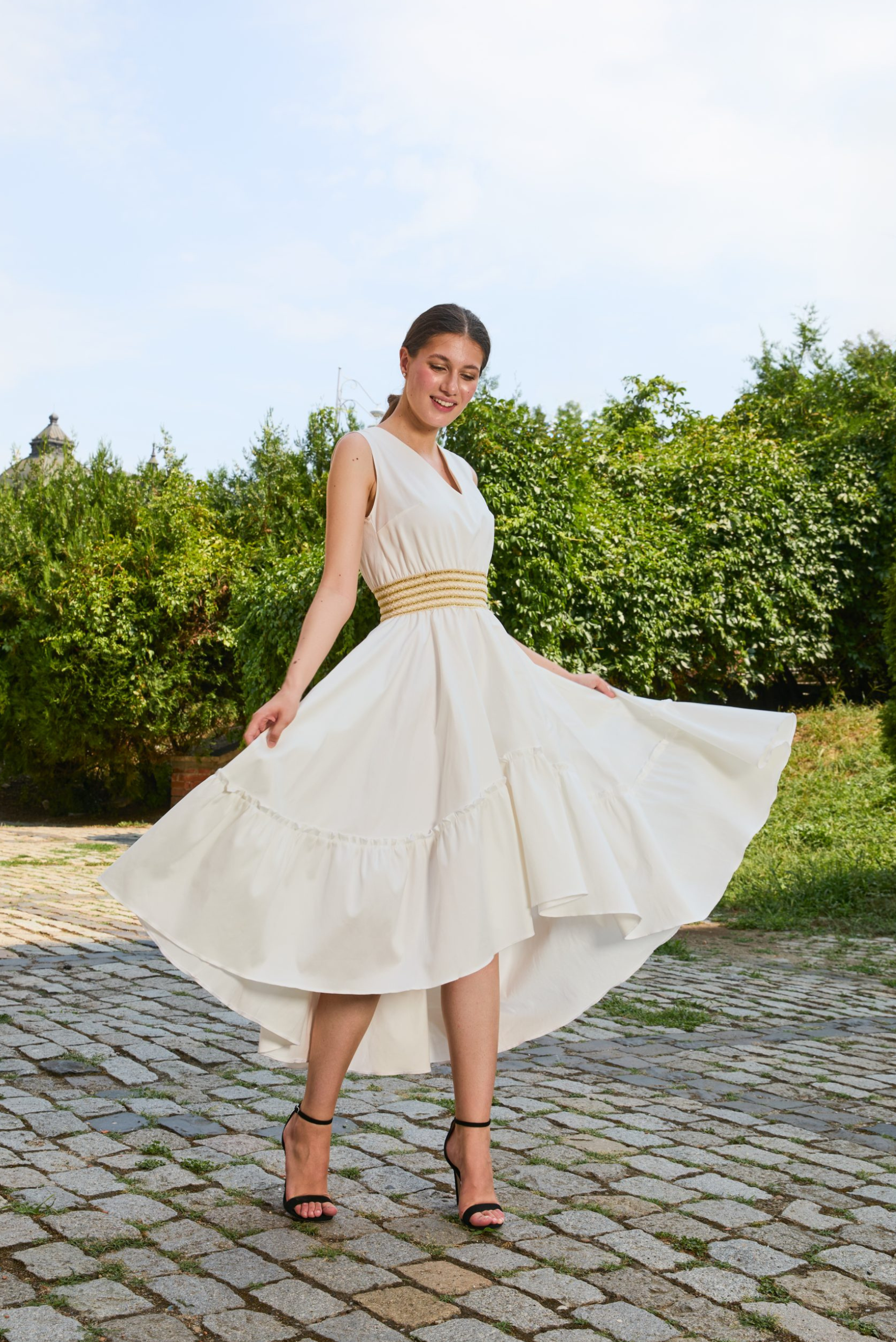 ROCHIE ASIMETRICA DIN POPLIN ALB CU ELASTIC AURIU IN TALIE